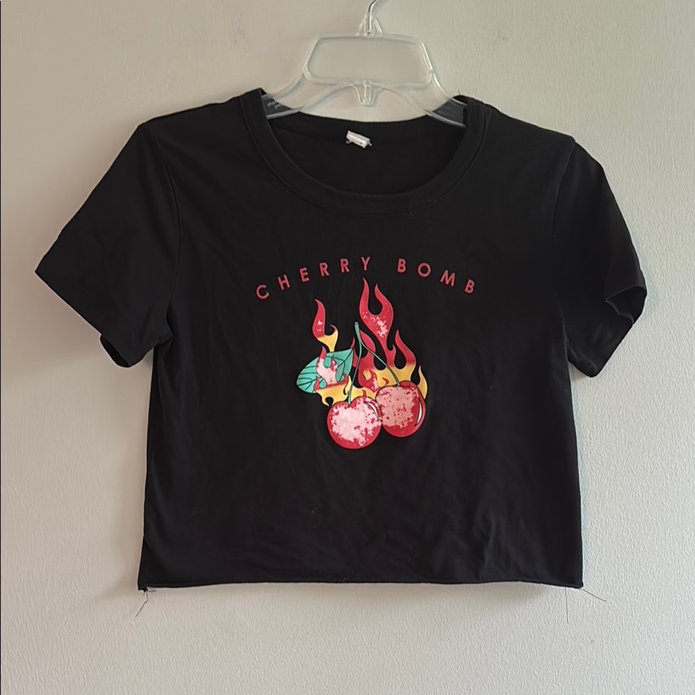 🩵5/$25🩵 Cherry bomb graphic cut off cropped tee